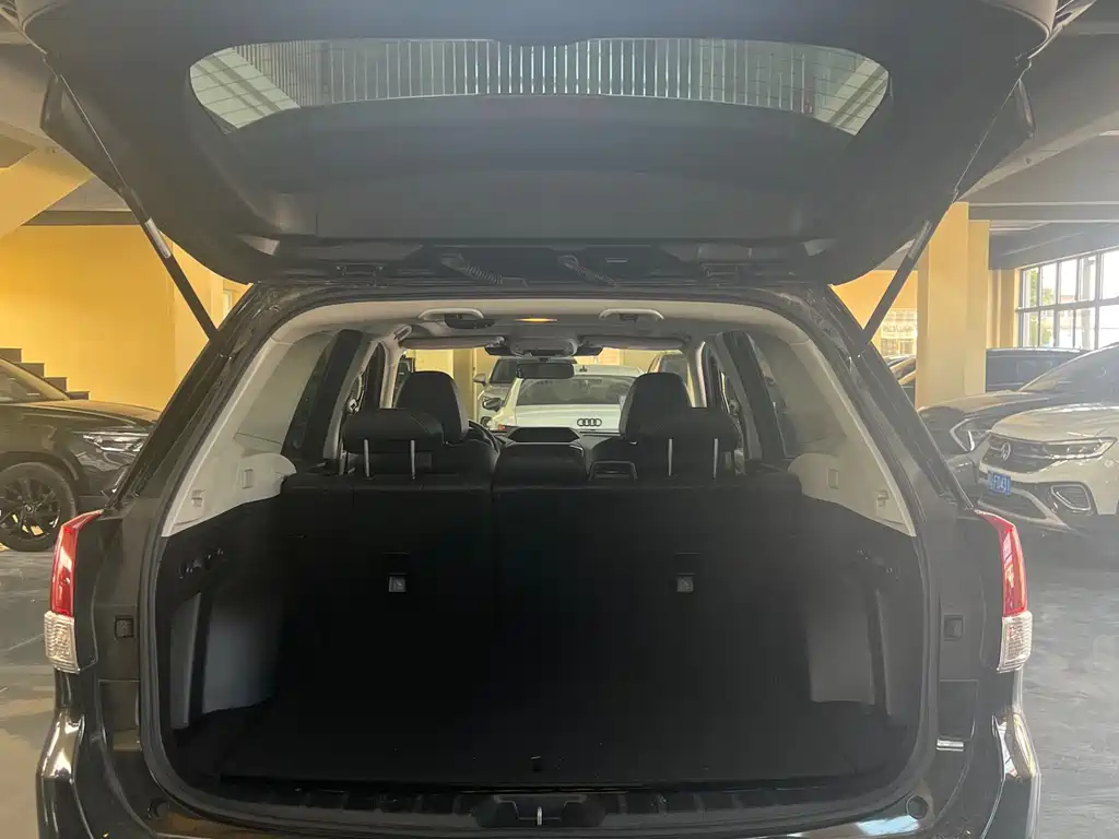 Subaru Forester 2023 — фото 9