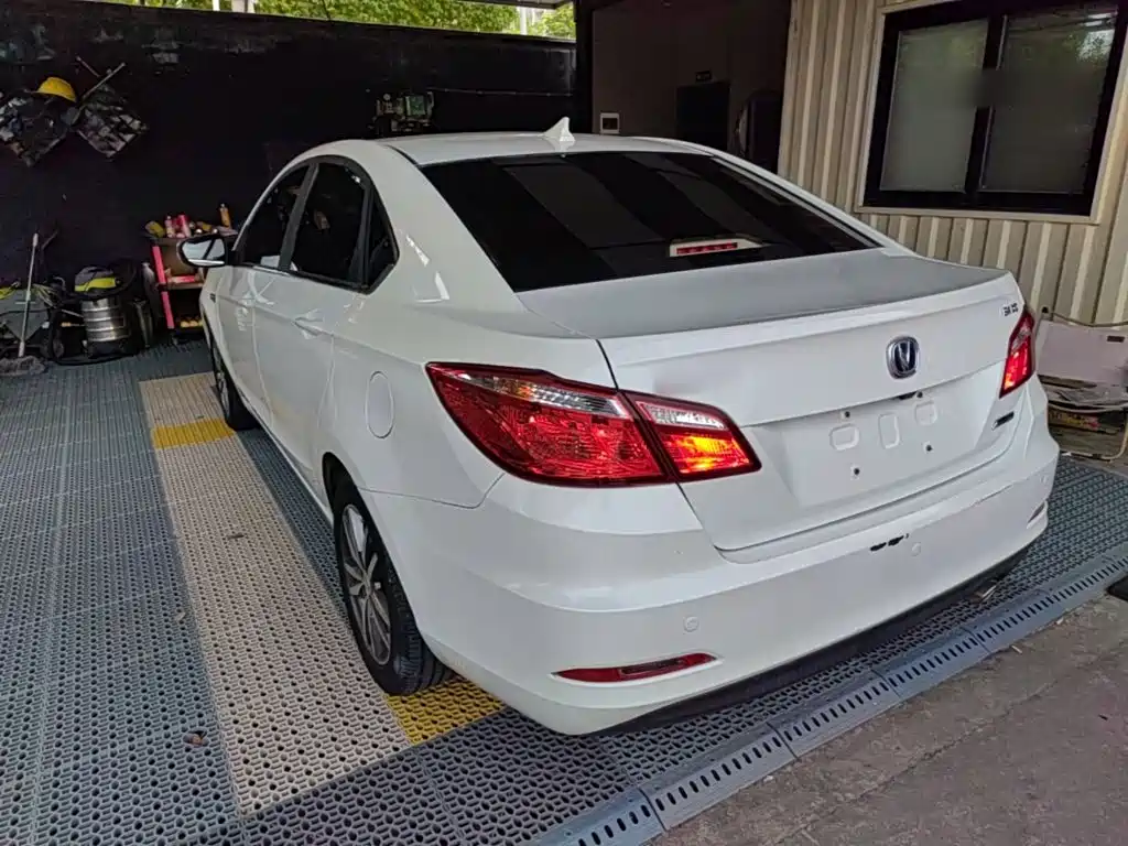 Changan Eado 2017 — фото 5