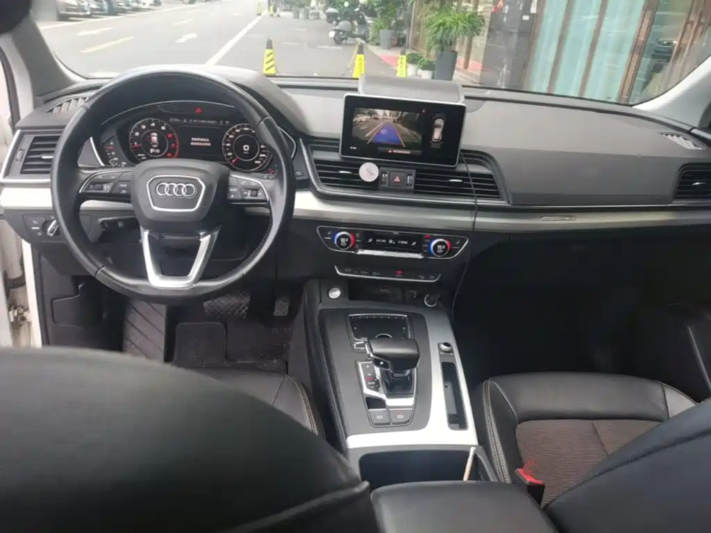 Audi Q5L 2019 — фото 10