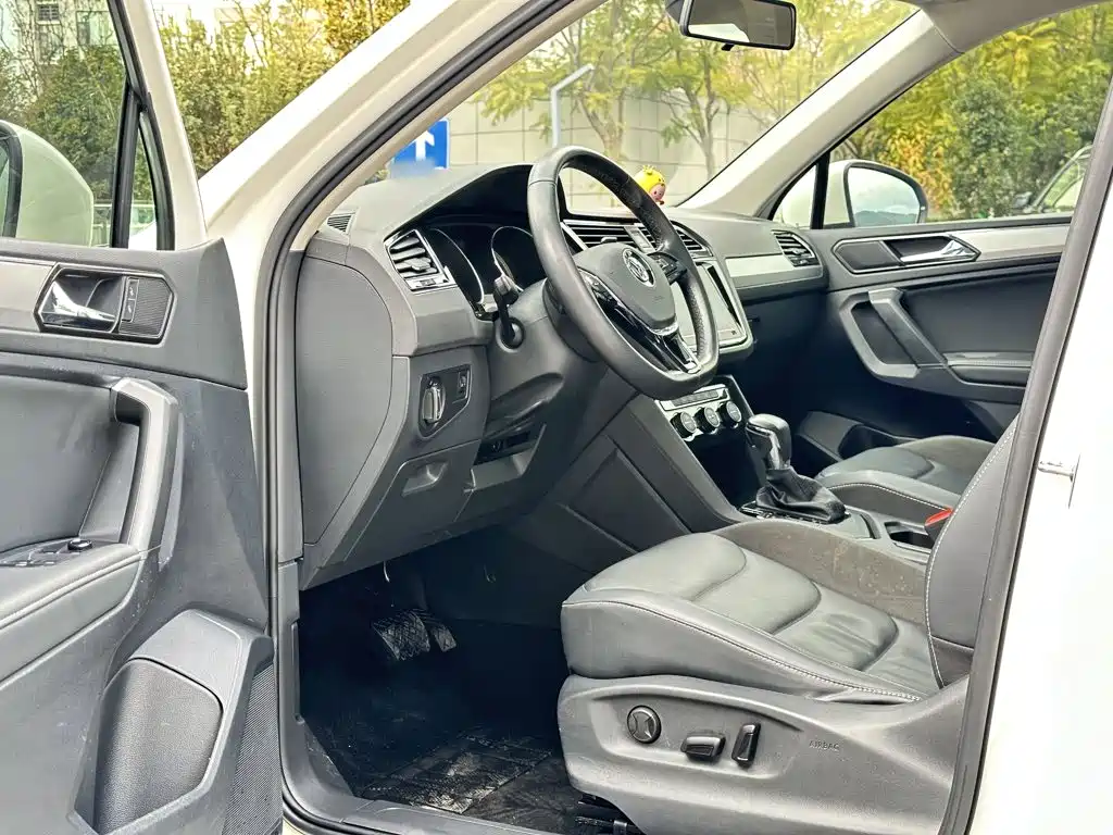 Volkswagen Tiguan L 2020 — фото 13