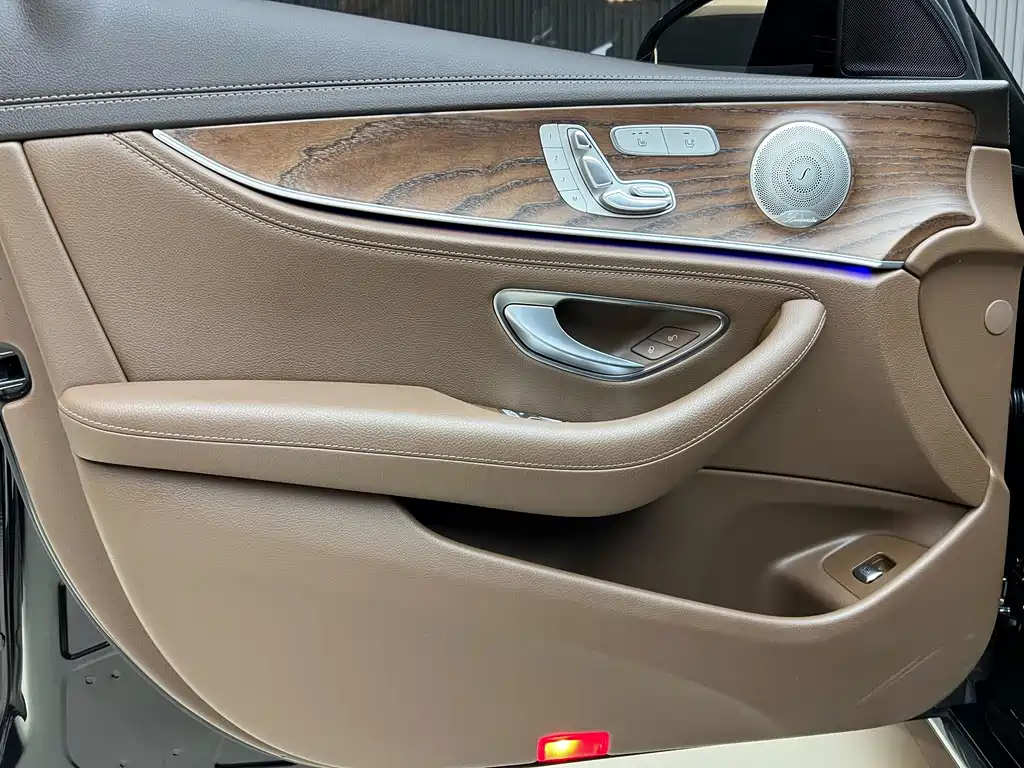 Mercedes-Benz E-Class 2023 — фото 10