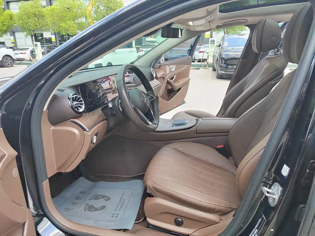 Mercedes-Benz E-Class 2022 — фото 13
