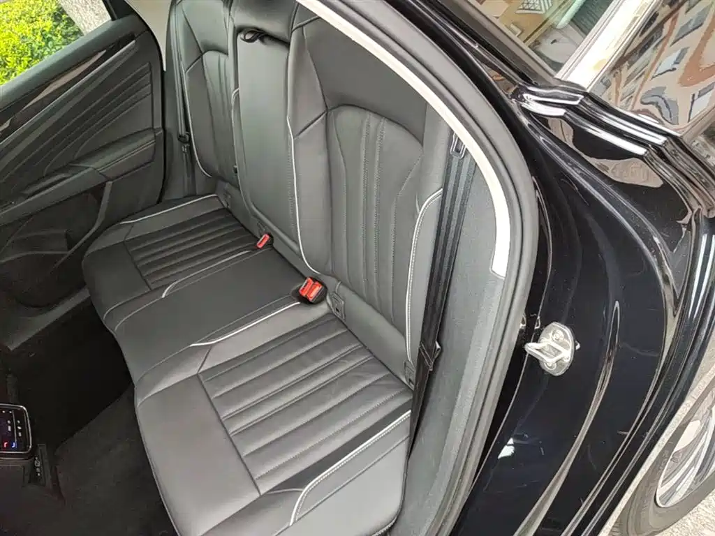 Volkswagen Passat PHEV 2023 — фото 17