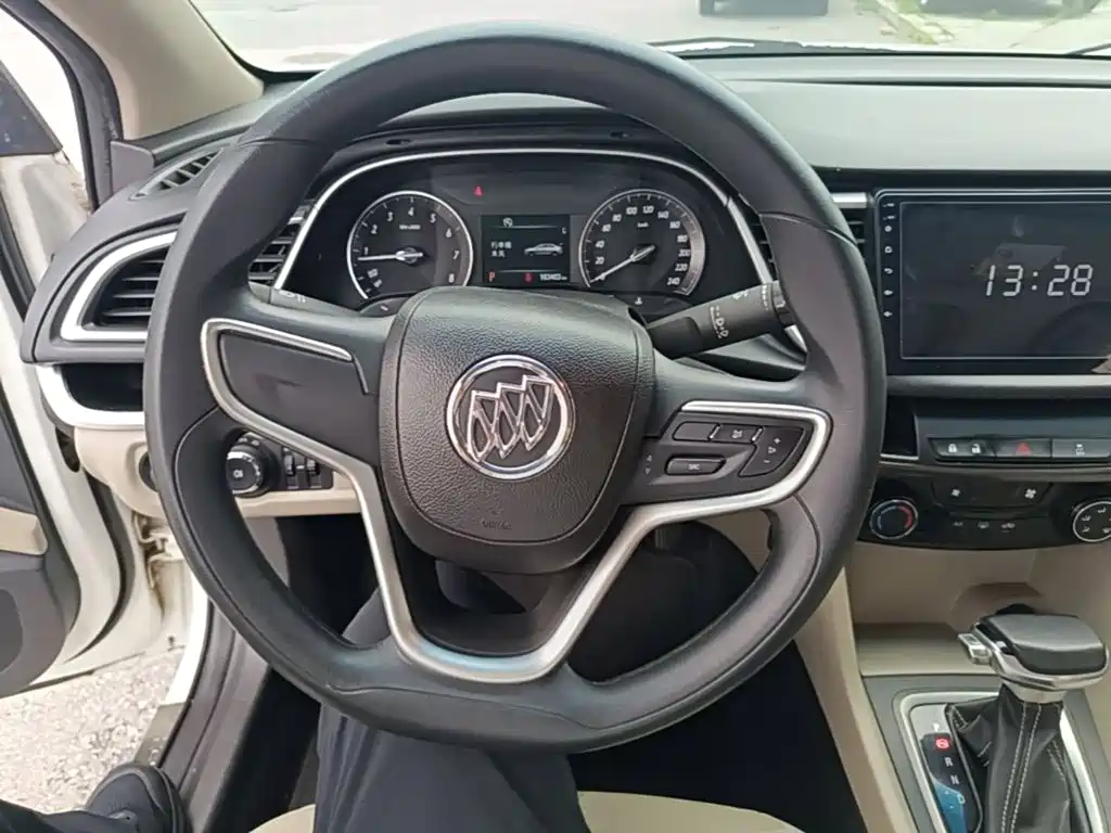 Buick Excelle 2016 — фото 11