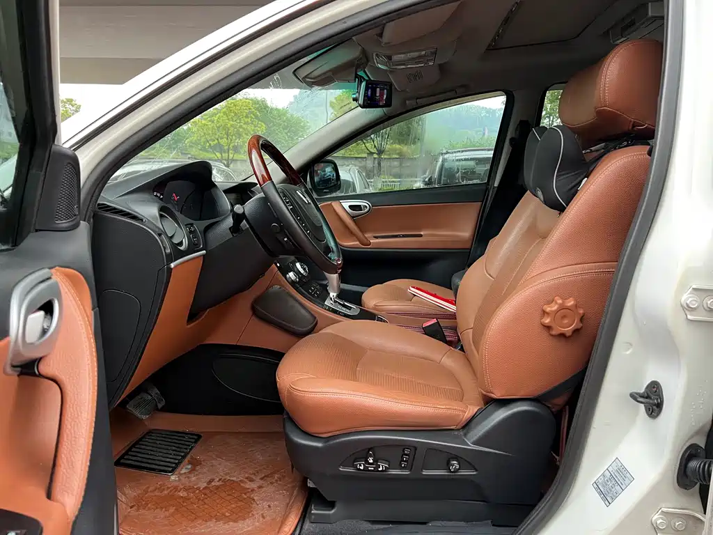 Luxgen Big 7 SUV 2014 — фото 17