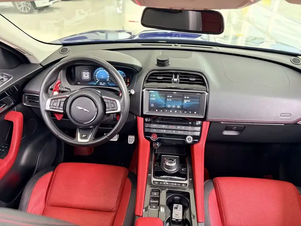 Jaguar F-PACE 2019 — фото 13