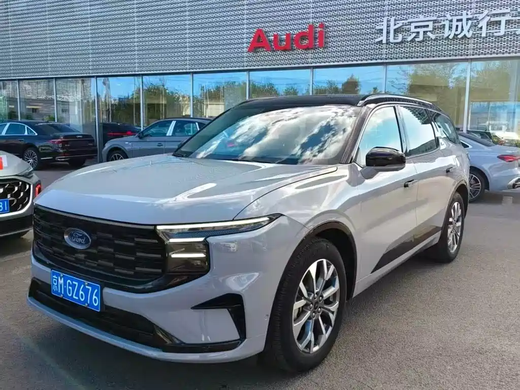 Ford Edge 2023 — фото 1