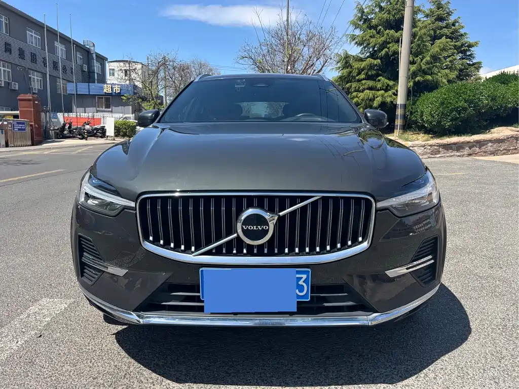 Volvo XC60 2022 — фото 2