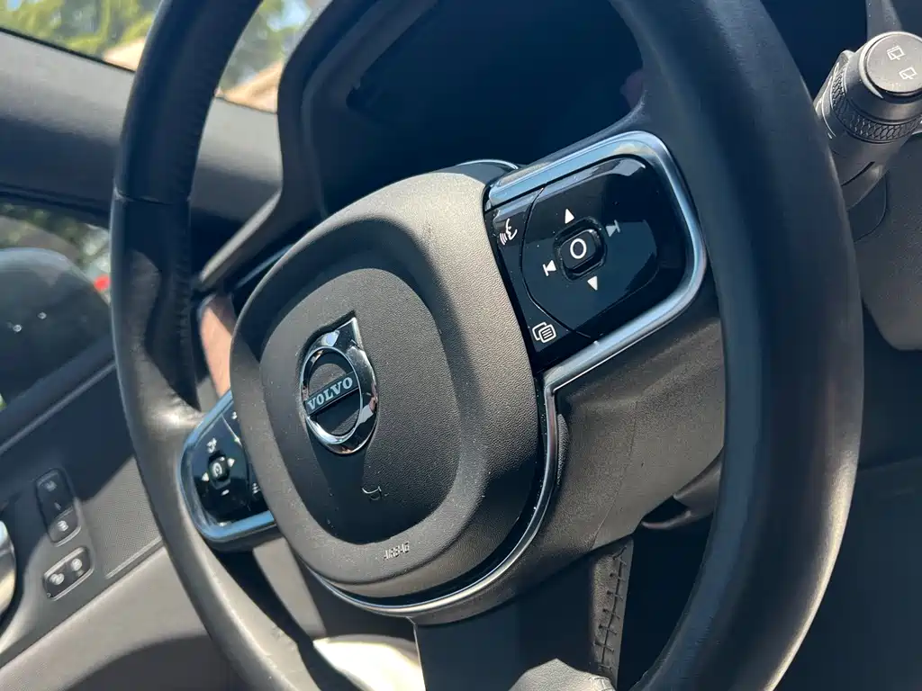 Volvo XC60 2022 — фото 11