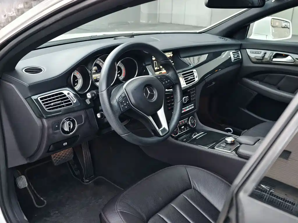 Mercedes-Benz CLS 2014 — фото 17