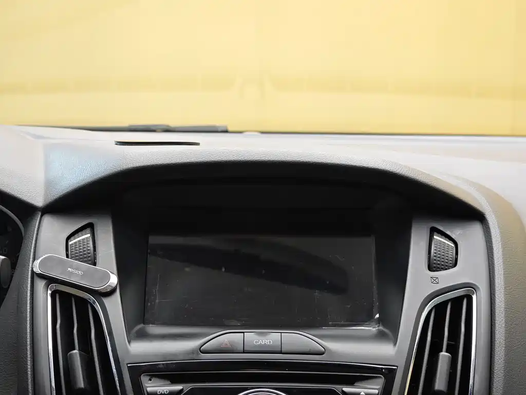 Ford Focus 2016 — фото 15