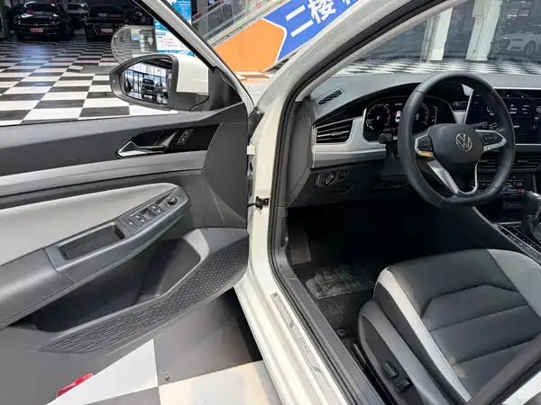 Volkswagen Bora 2023