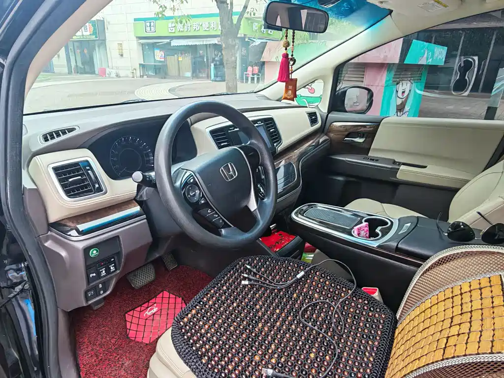 Honda Odyssey 2017 — фото 10