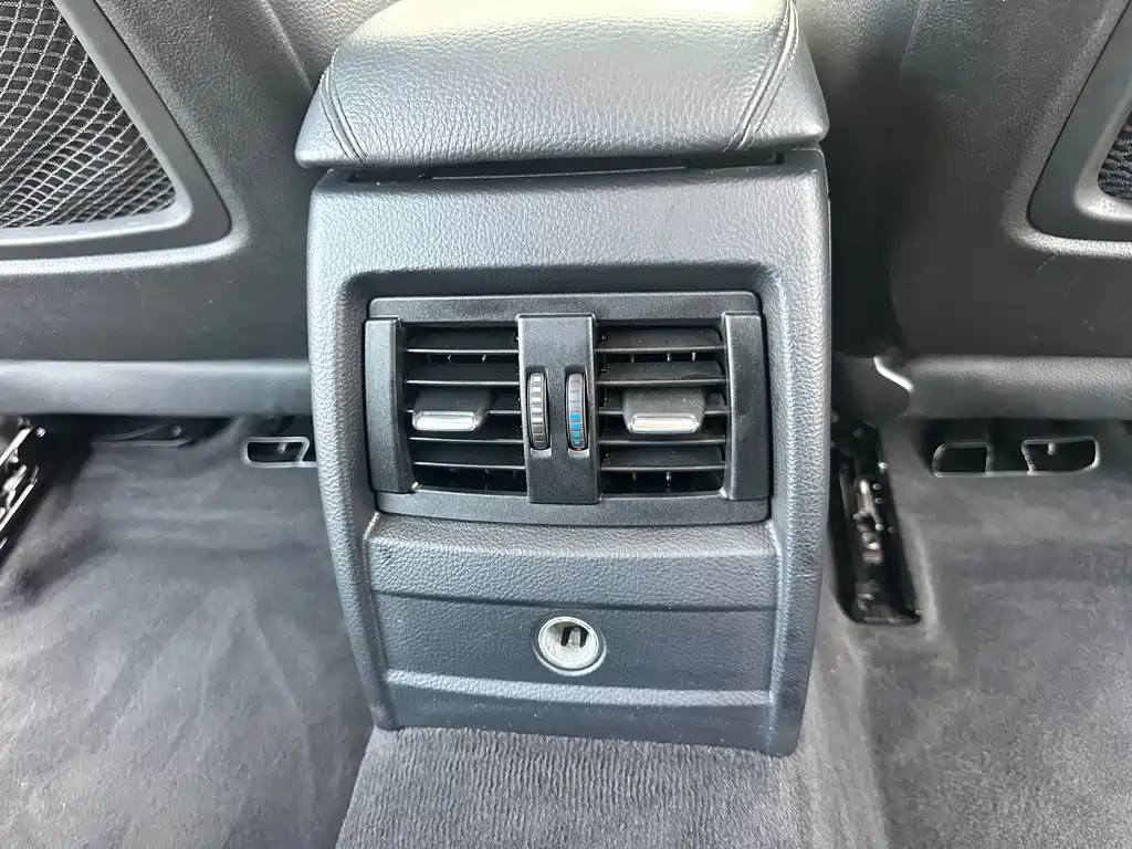 BMW 3 Series 2015 — фото 15