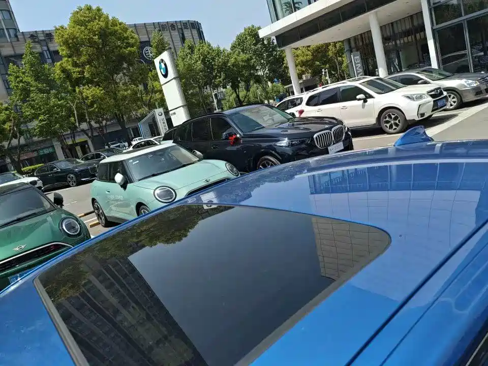 BMW 3 Series 2018 — фото 11