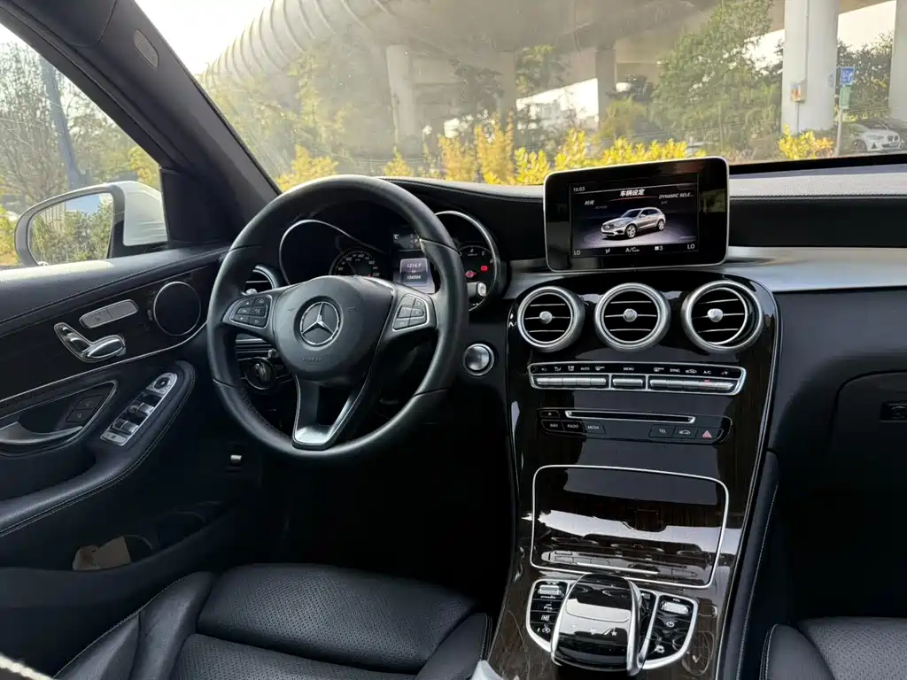 Mercedes-Benz GLC 2018 — фото 12
