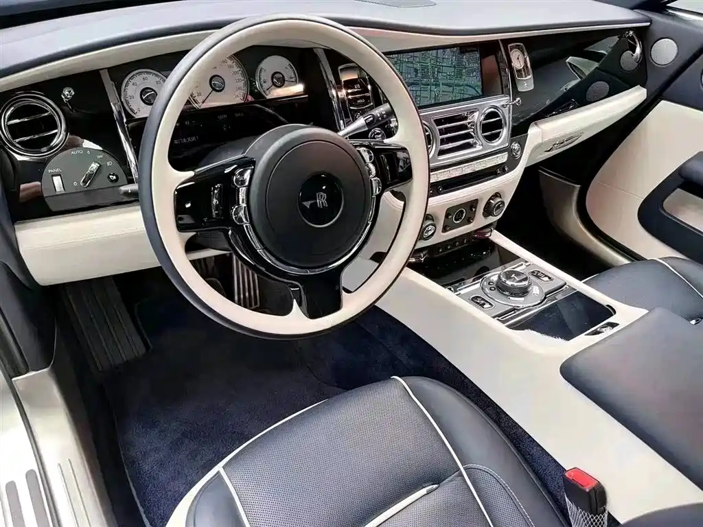 Rolls-Royce Phantom 2021 — фото 3