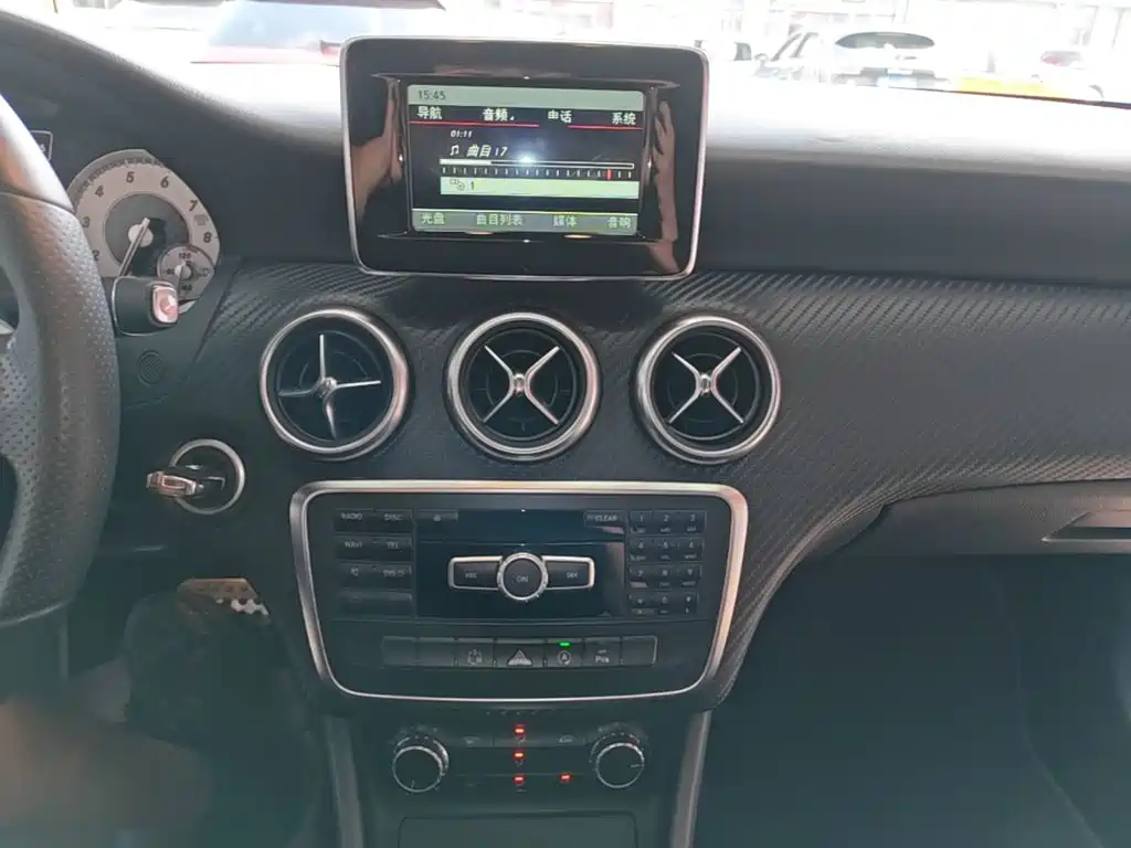 Mercedes-Benz A-Class 2015 — фото 13