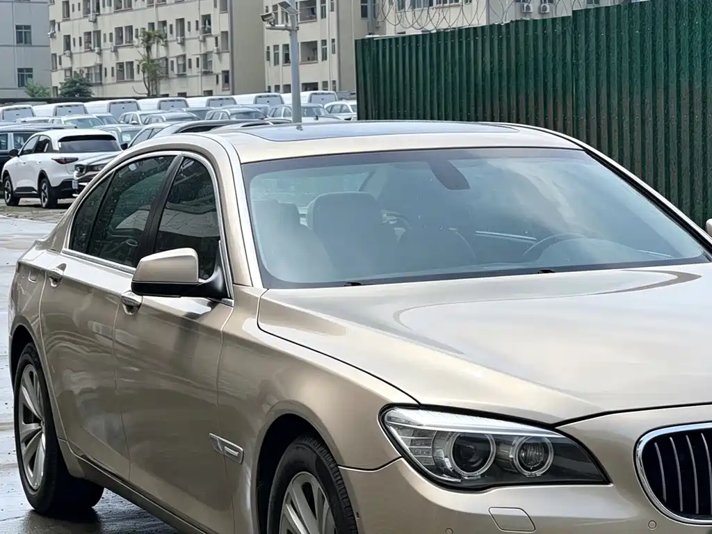 BMW 7 Series 2012 — фото 15