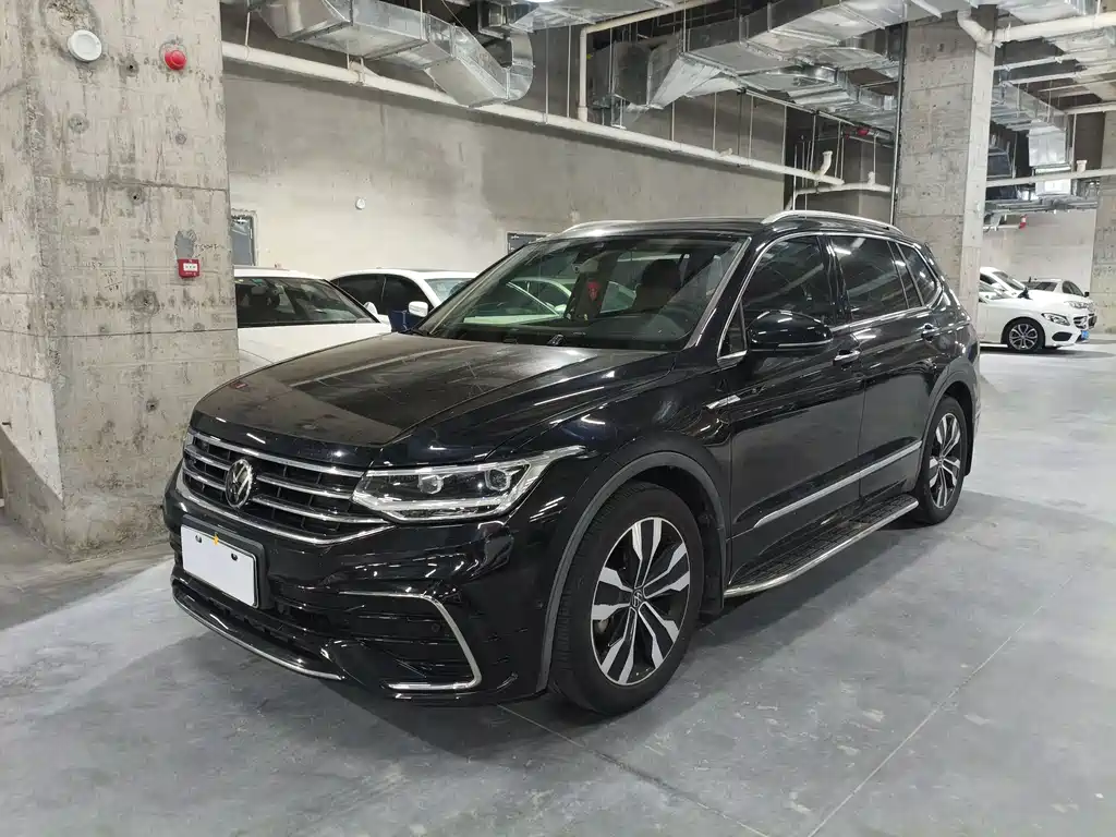Volkswagen Tiguan L 2022 — фото 1