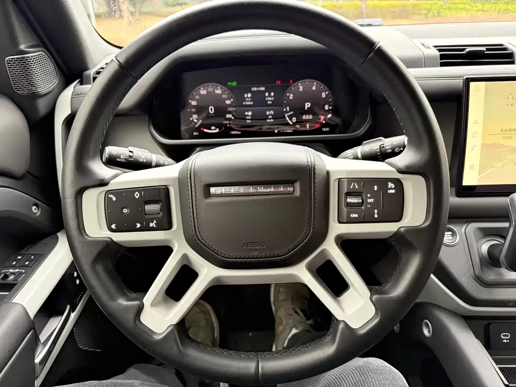Land Rover Defender 2023 — фото 12