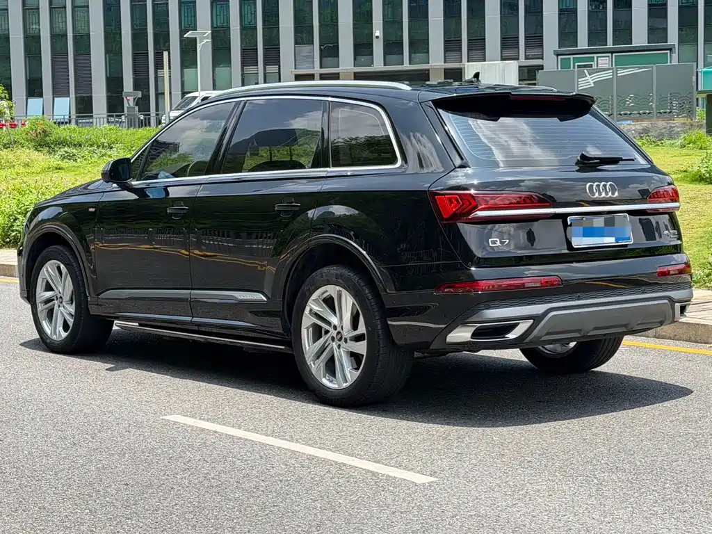 Audi Q7 2024 — фото 6