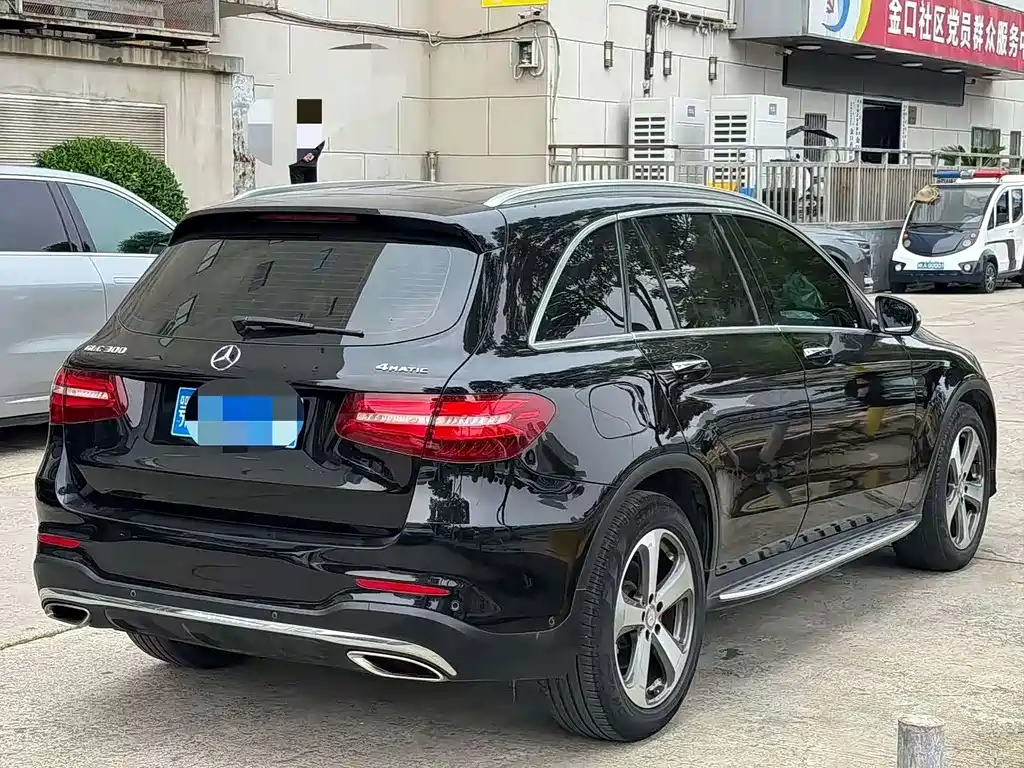 Mercedes-Benz GLC 2017 — фото 16