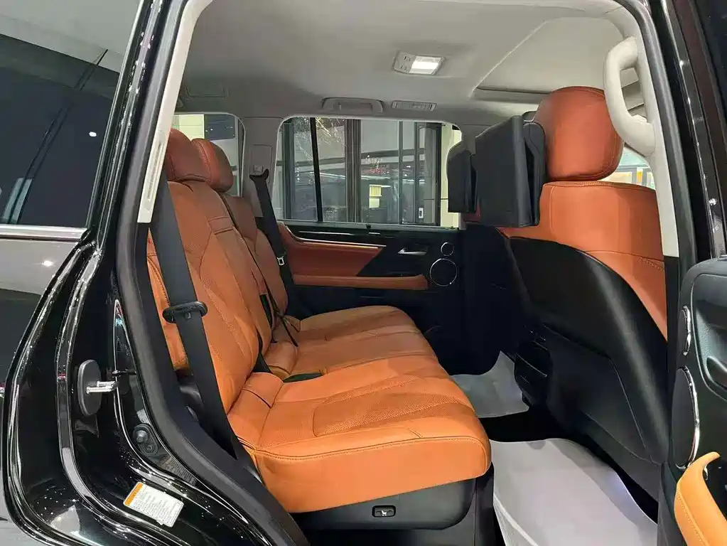 Lexus LX 2017 — фото 11