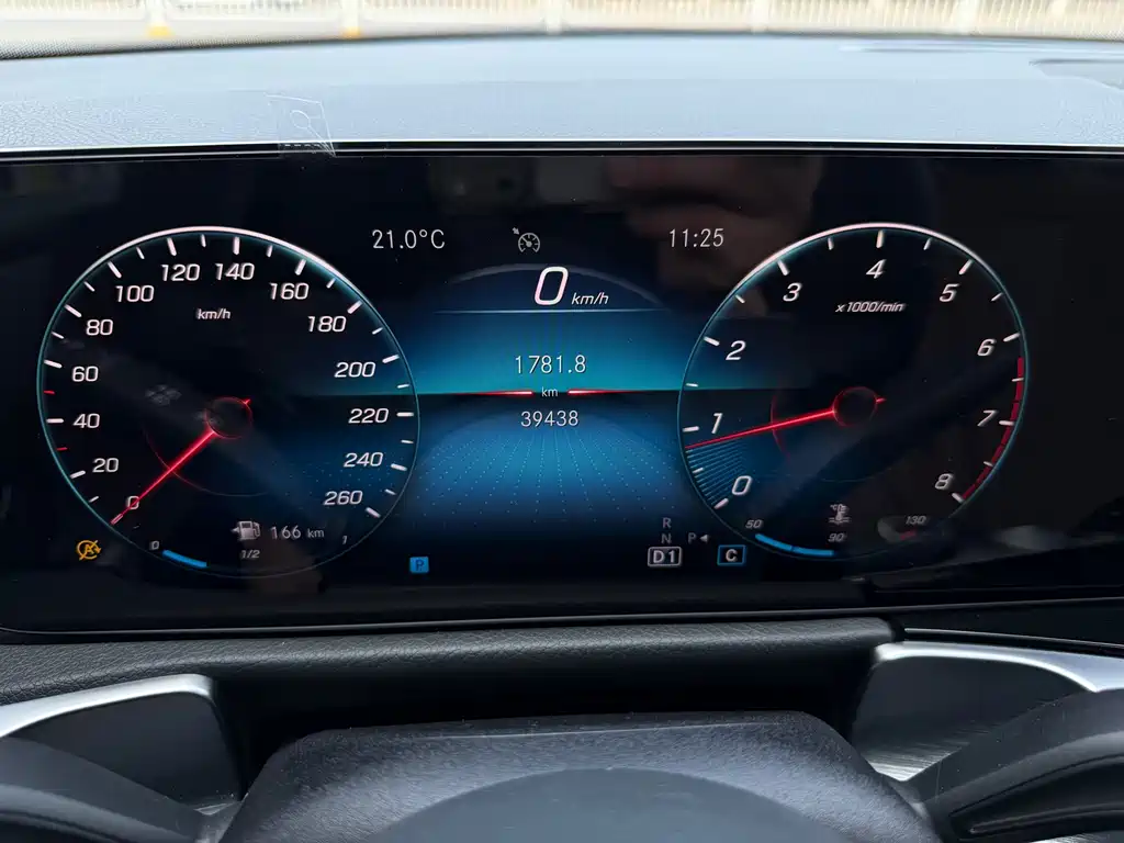 Mercedes-Benz GLB 2023 — фото 4