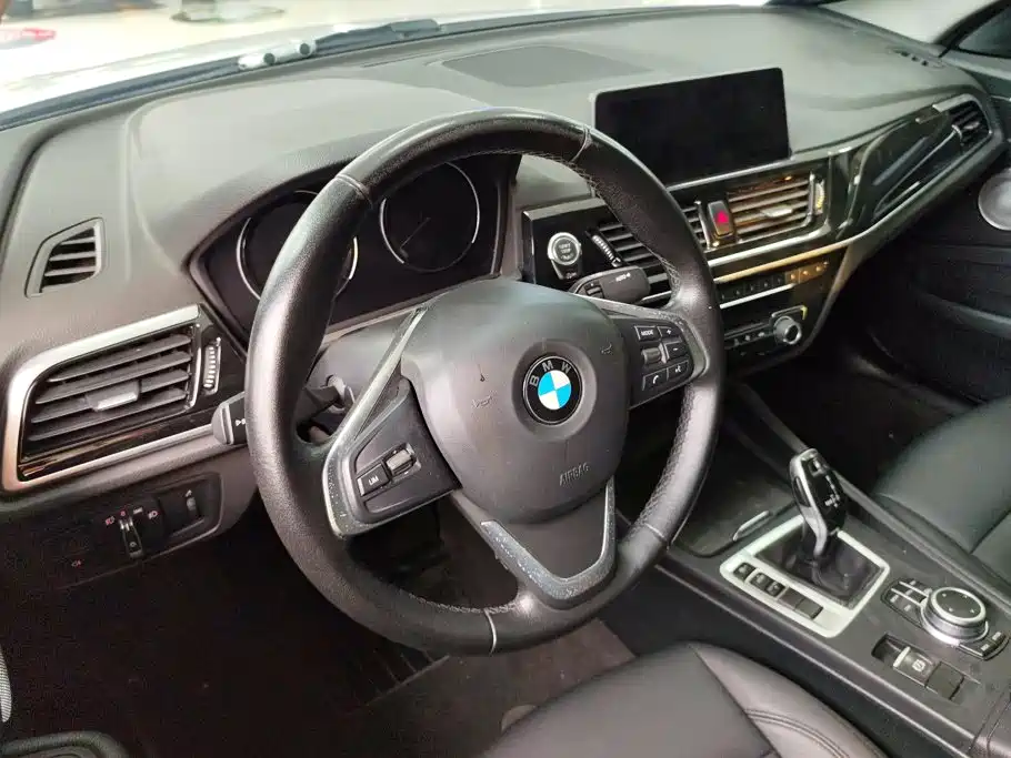 BMW 1 Series 2021 — фото 15