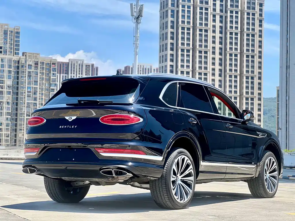 Bentley Bentayga 2023 — фото 15