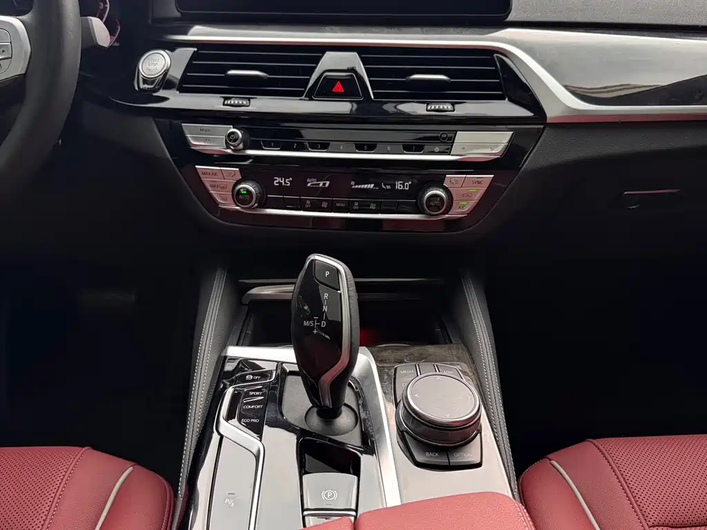 BMW 5 Series 2023 — фото 14
