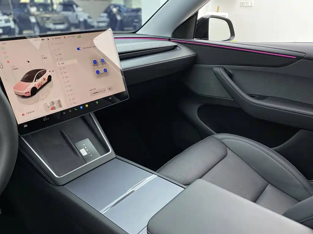 Tesla Model Y 2025 — фото 19