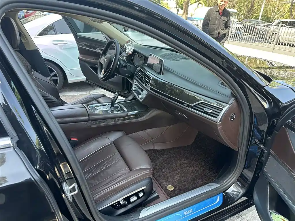 BMW 7 Series 2016 — фото 5