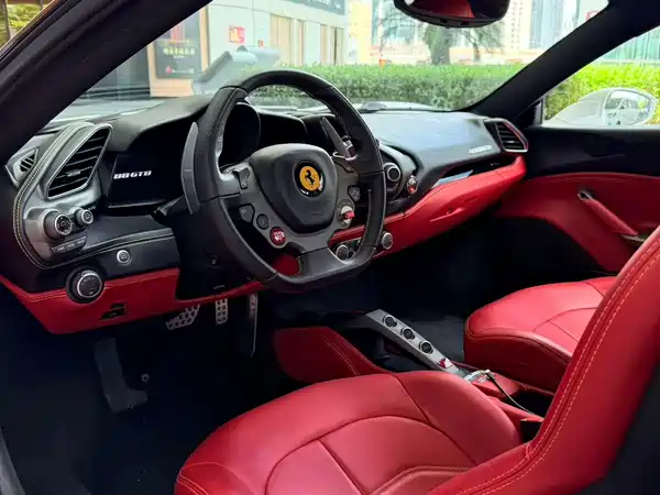 Ferrari 488 2016