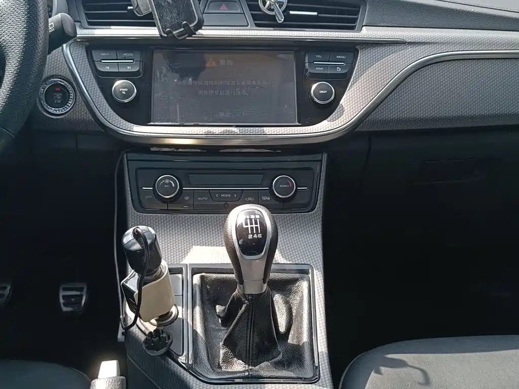 Geely Emgrand GS 2016 — фото 12