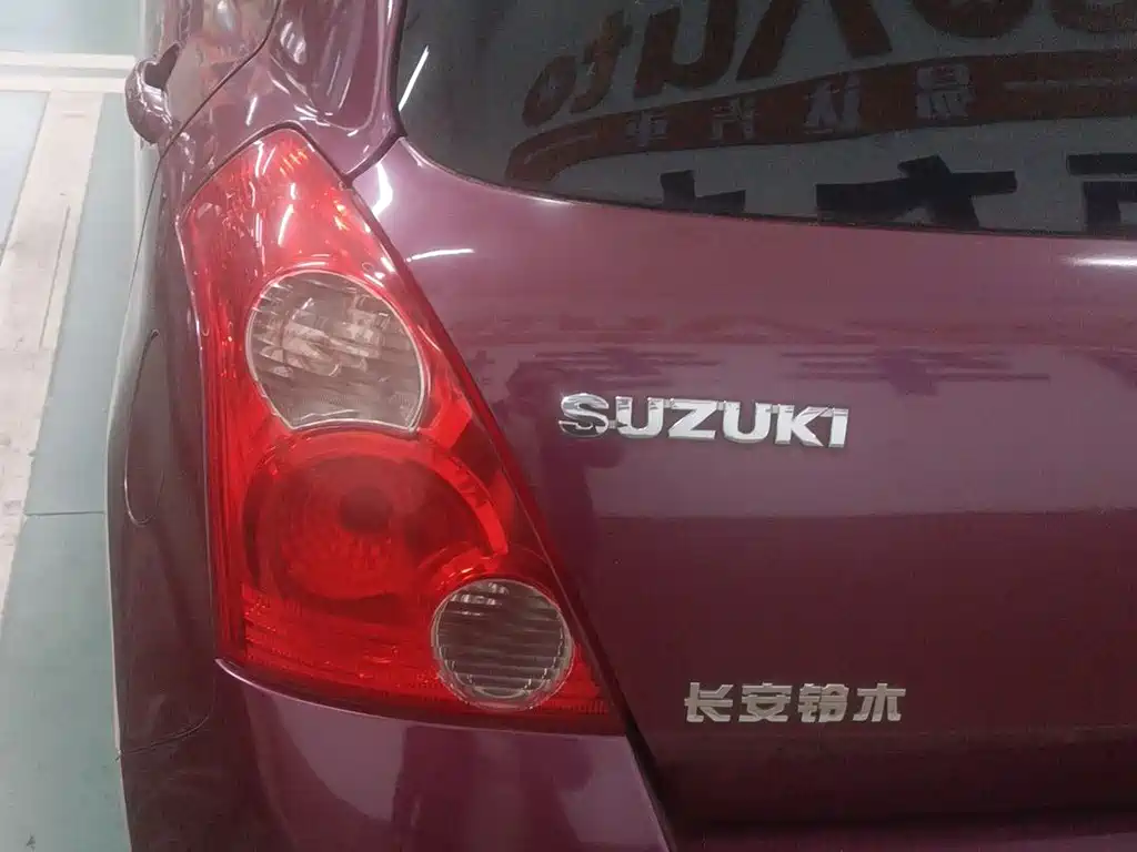 Suzuki Swift 2015 — фото 13