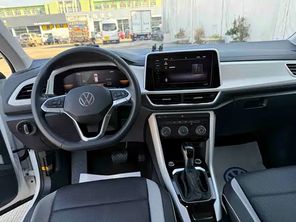 Volkswagen T-Roc 2024
