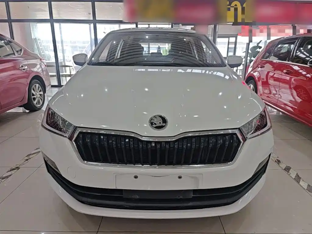 Skoda Rapid Spaceback 2020 — фото 3