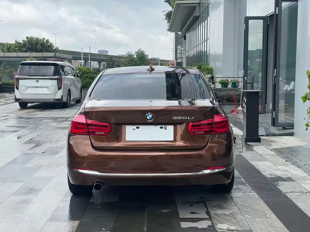 BMW 3 Series 2017 — фото 17