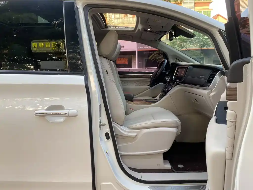 GAC Trumpchi M8 2018 — фото 12