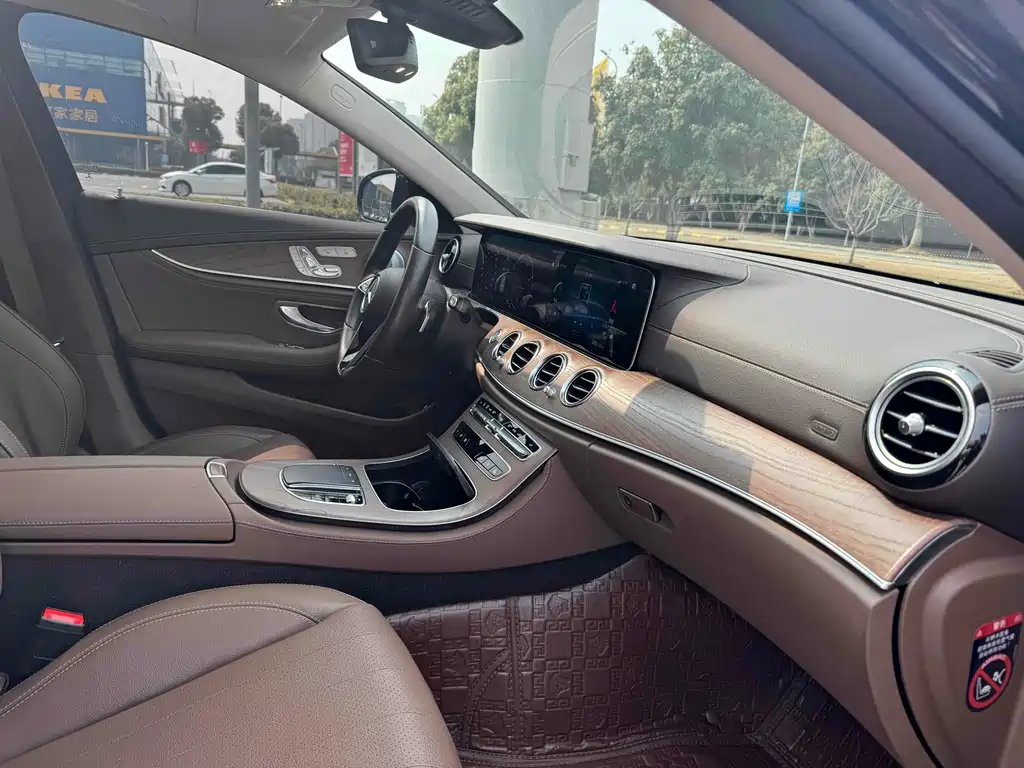 Mercedes-Benz E-Class 2023 — фото 11