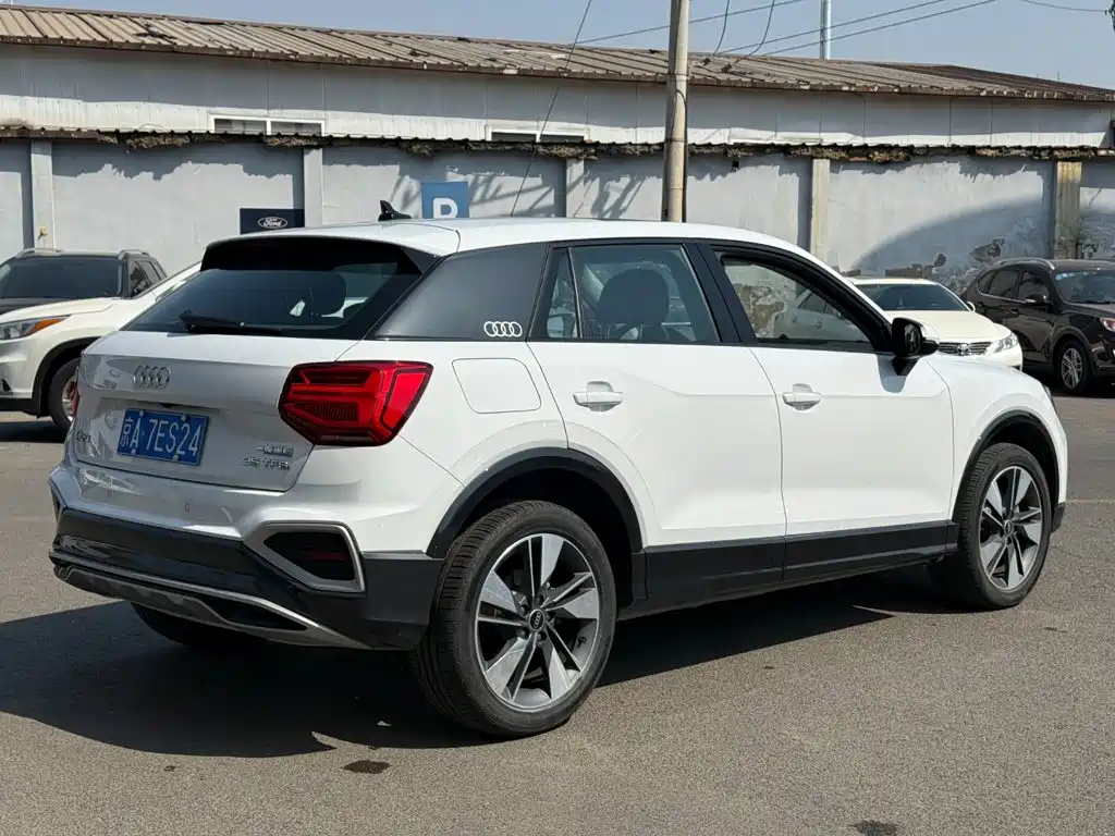 Audi Q2L 2024