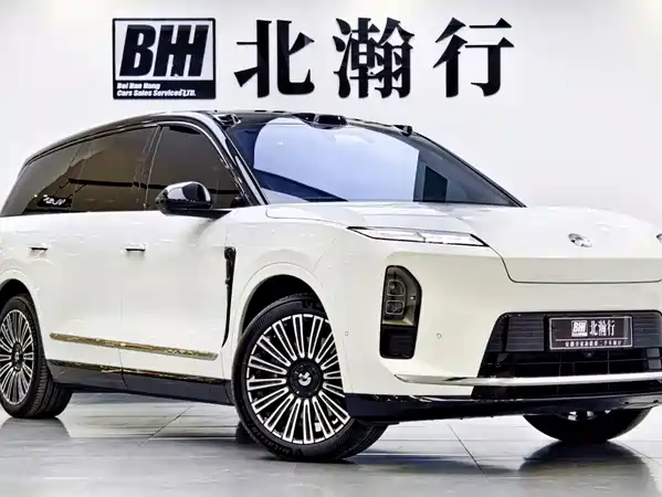 NIO ES8 2025
