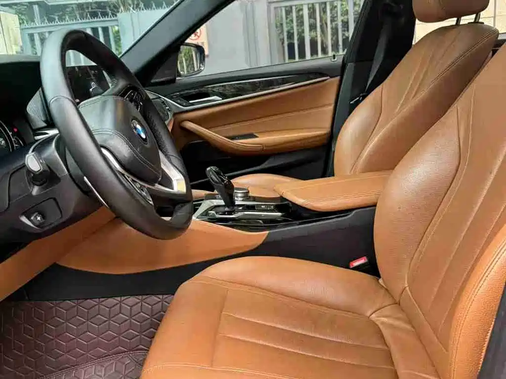 BMW 5 Series 2018 — фото 9