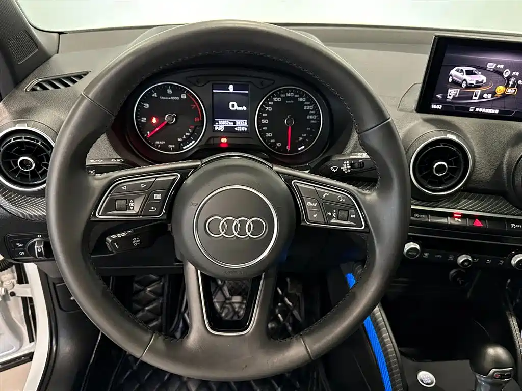 Audi Q2L 2020 — фото 11