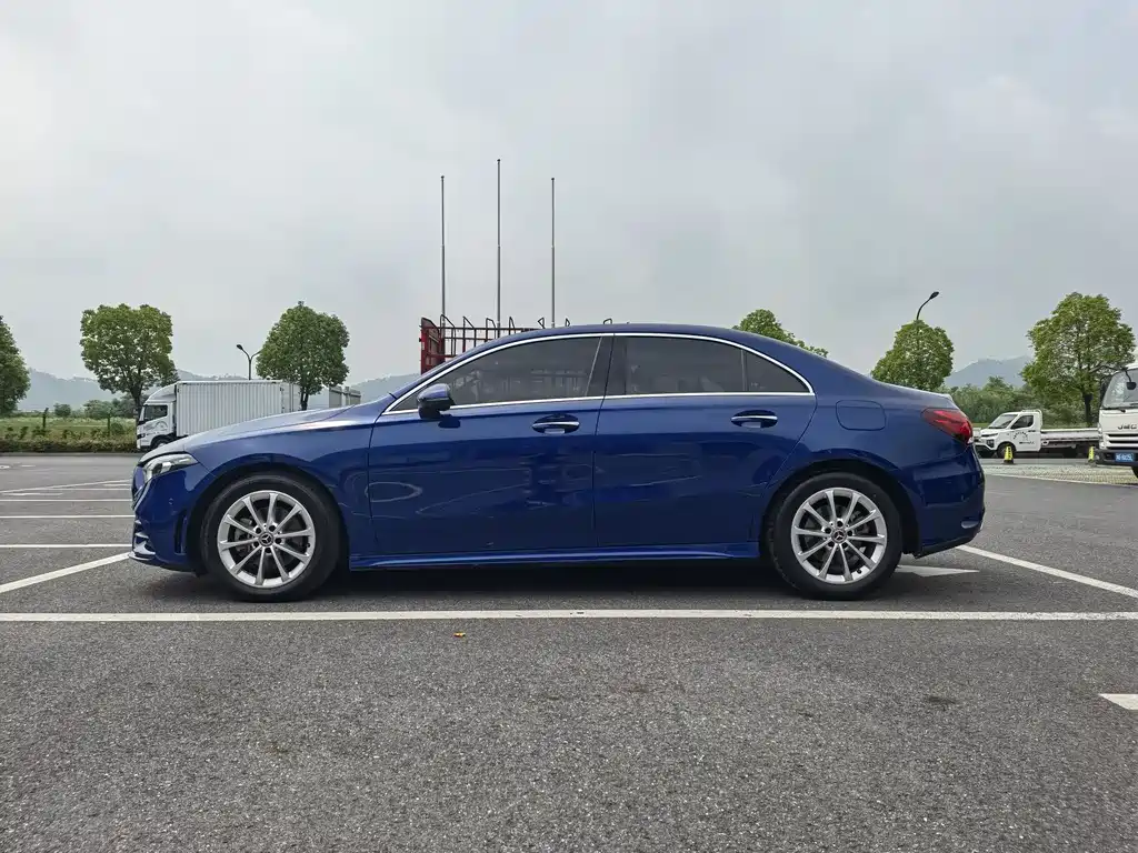 Mercedes-Benz A-Class 2022 — фото 2