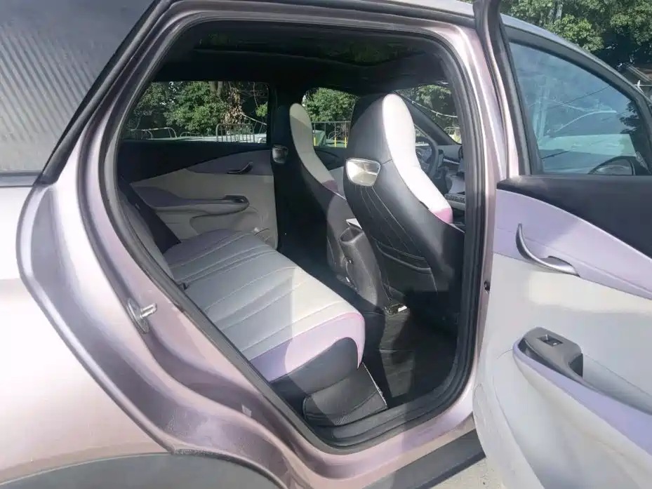 BYD Dolphin 2022 — фото 10
