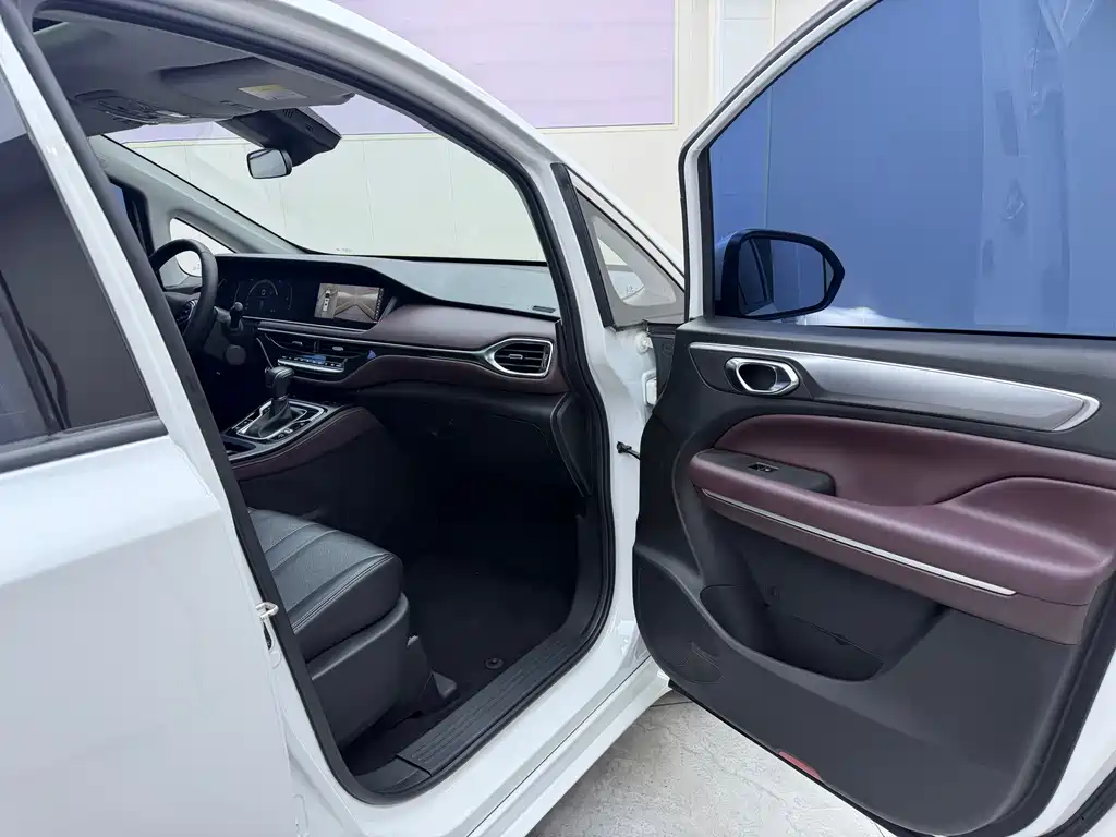 GAC Trumpchi M6 2022 — фото 21