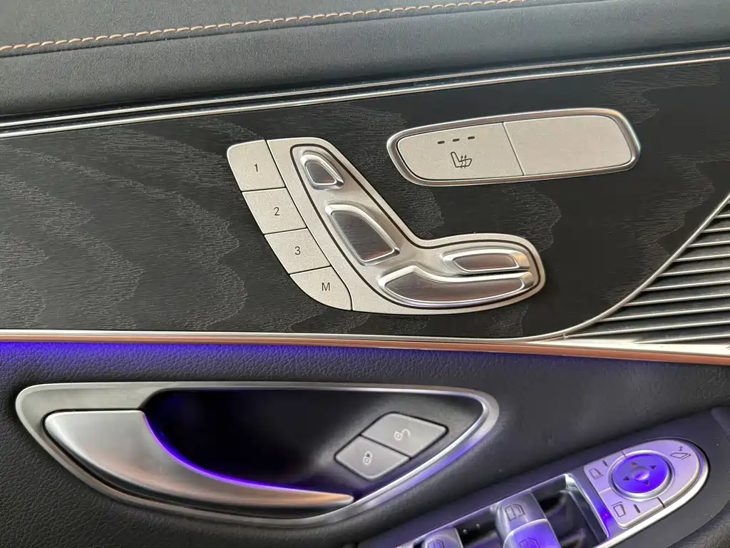 Mercedes-Benz EQC 2023 — фото 10